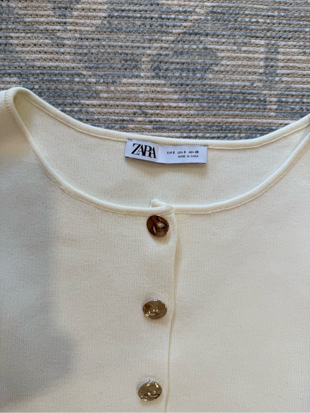 Zara Cream Sleeveless Button-Front Knit Tank with Gold Buttons - Picture 3 of 3
